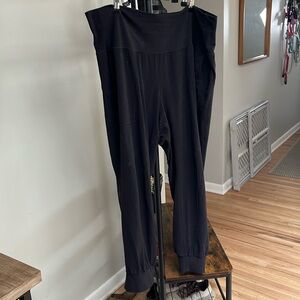 Women’s Athleta black salutation joggers plus size
